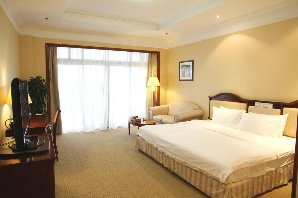 Xiamen International Seaside Hotel -Hotel Corridor Leads To The Stone Exhibition Hall Exterior foto