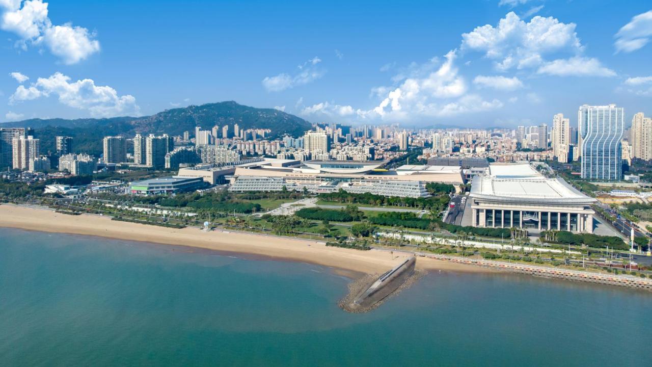Xiamen International Seaside Hotel -Hotel Corridor Leads To The Stone Exhibition Hall Exterior foto