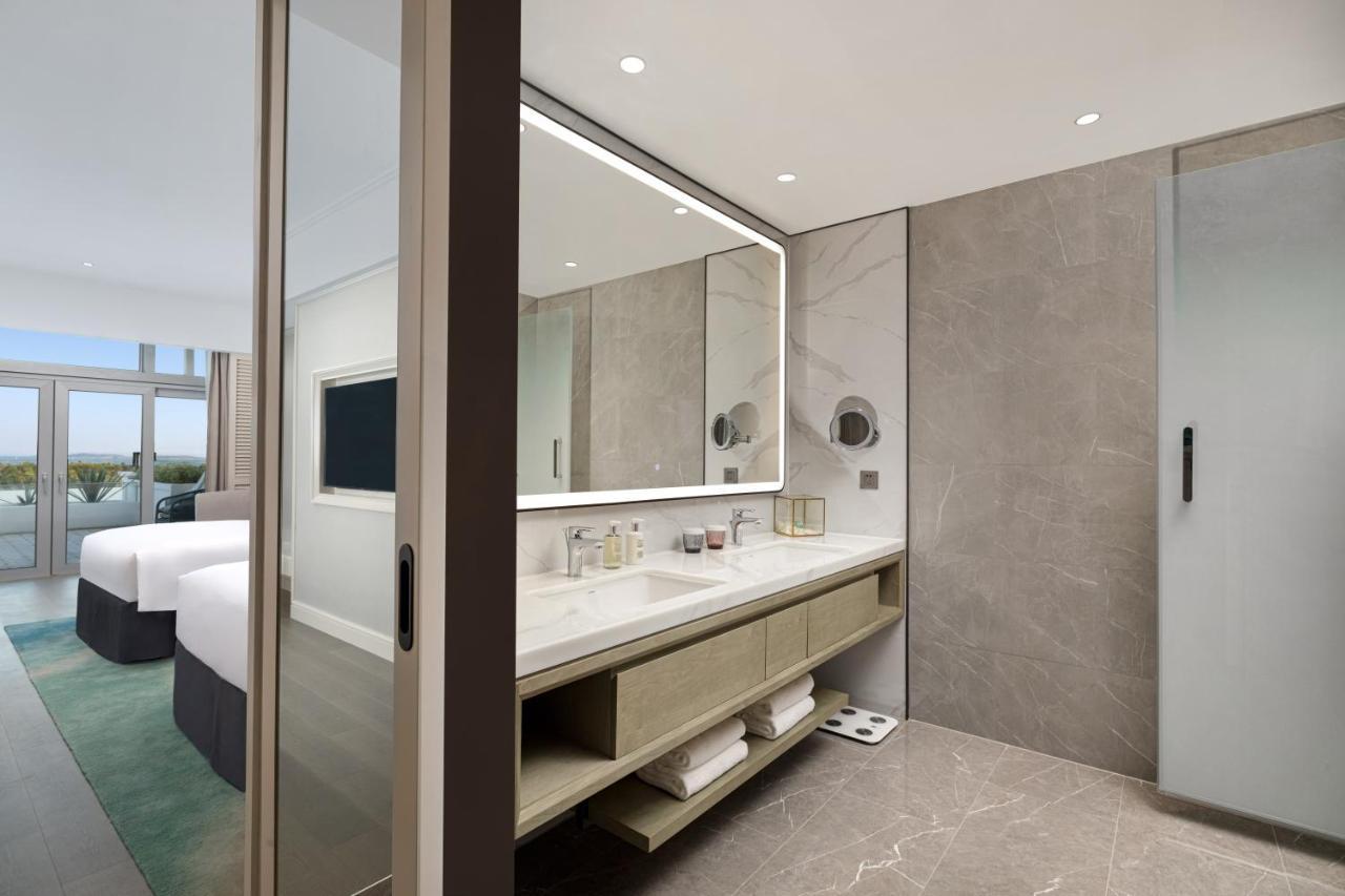 Xiamen International Seaside Hotel -Hotel Corridor Leads To The Stone Exhibition Hall Exterior foto