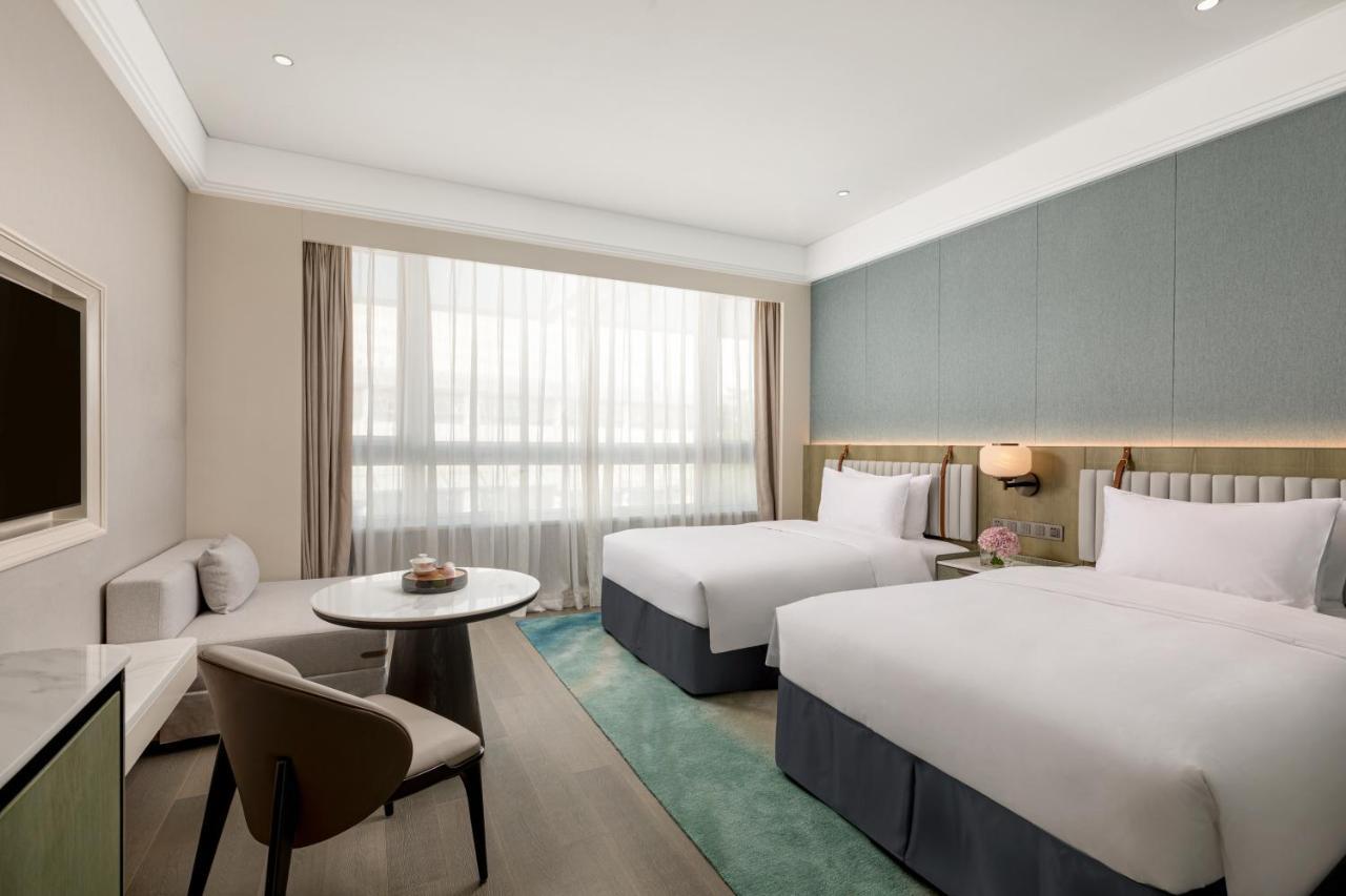 Xiamen International Seaside Hotel -Hotel Corridor Leads To The Stone Exhibition Hall Cameră foto