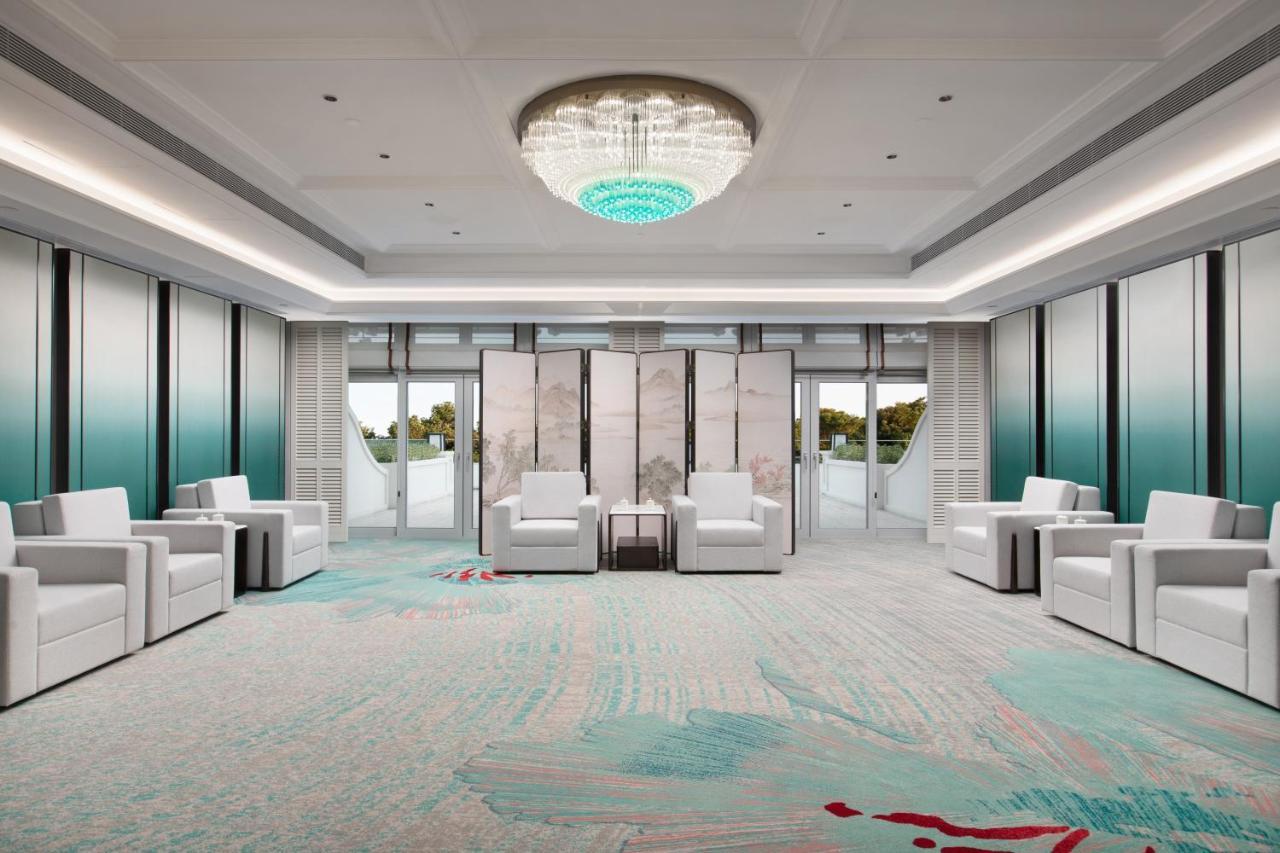 Xiamen International Seaside Hotel -Hotel Corridor Leads To The Stone Exhibition Hall Exterior foto