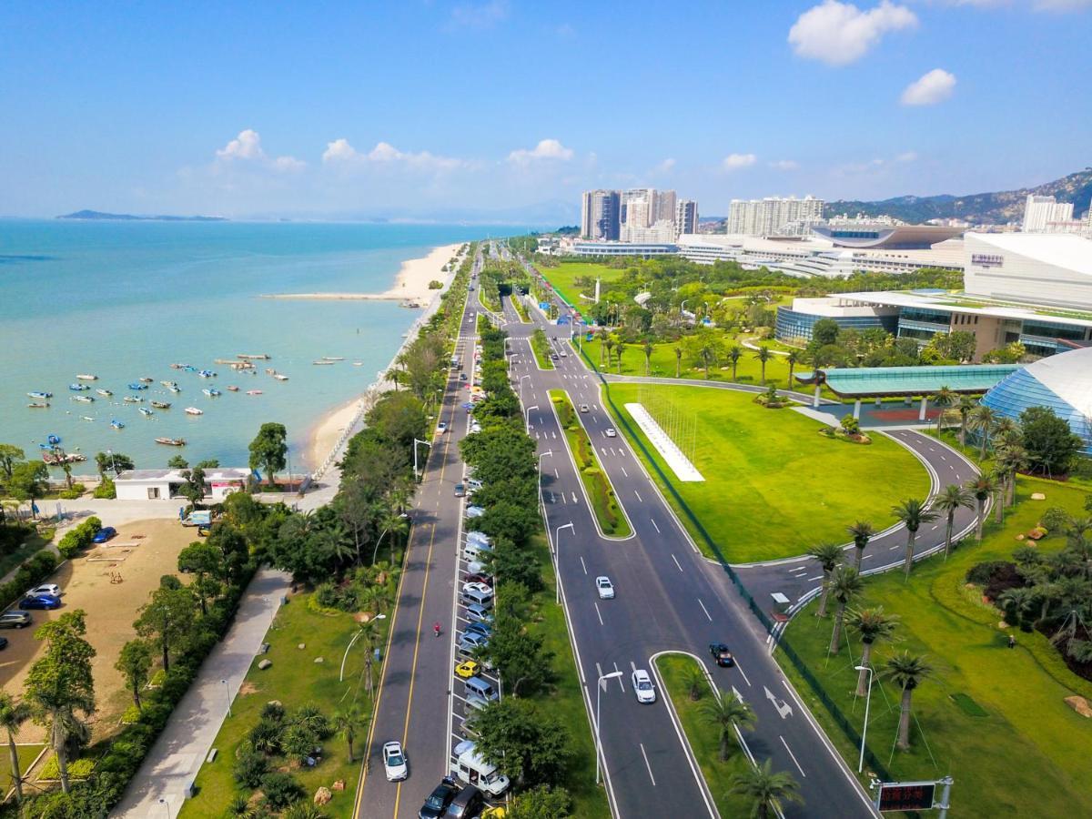 Xiamen International Seaside Hotel -Hotel Corridor Leads To The Stone Exhibition Hall Exterior foto