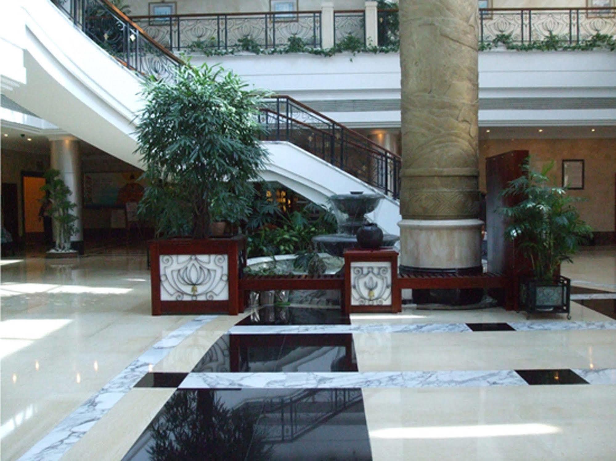 Xiamen International Seaside Hotel -Hotel Corridor Leads To The Stone Exhibition Hall Exterior foto
