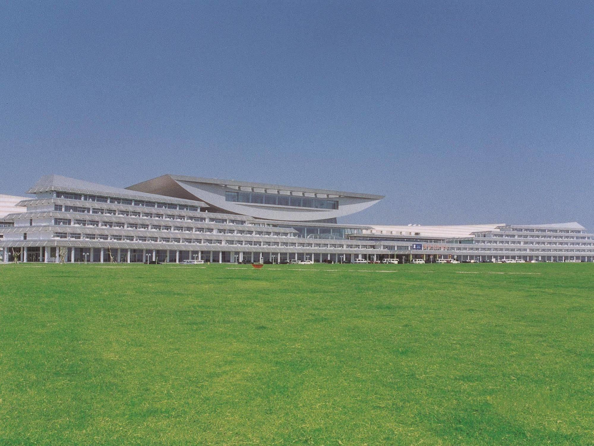 Xiamen International Seaside Hotel -Hotel Corridor Leads To The Stone Exhibition Hall Exterior foto