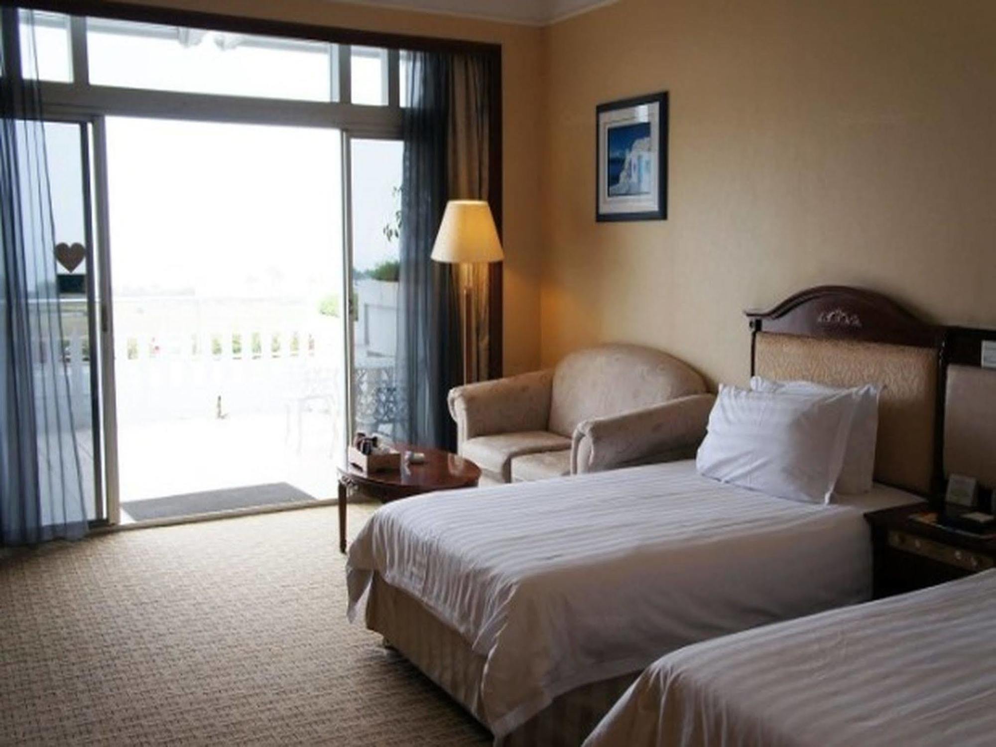 Xiamen International Seaside Hotel -Hotel Corridor Leads To The Stone Exhibition Hall Exterior foto