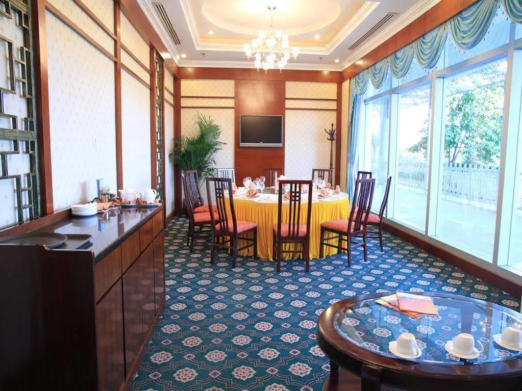 Xiamen International Seaside Hotel -Hotel Corridor Leads To The Stone Exhibition Hall Exterior foto